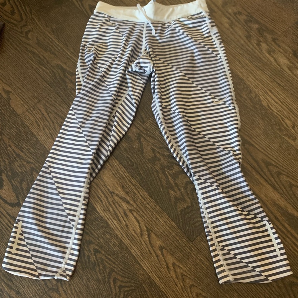 Nike cropped leggings size xs